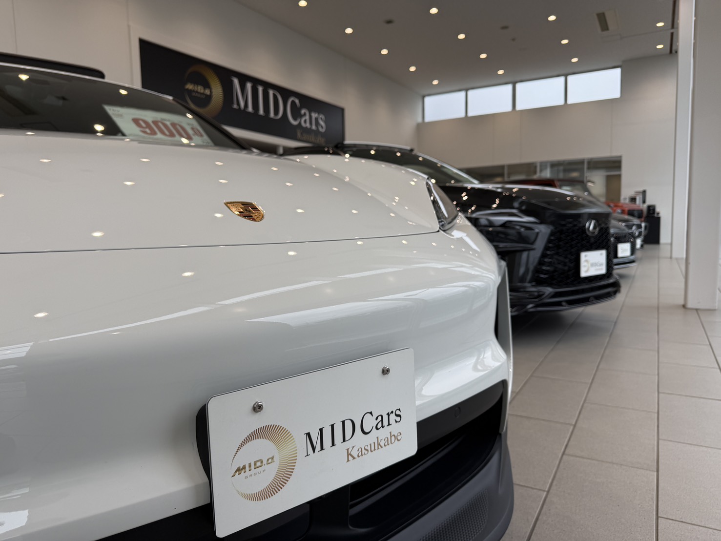 MID Cars Kasukabeに並ぶプレミアムカー